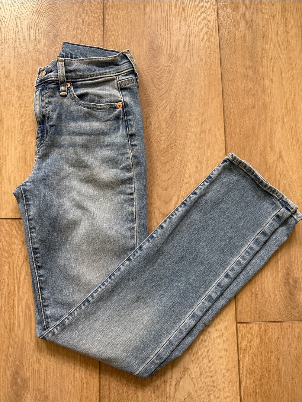 GAP Classic Straight Mid Rise Jeans in Light Blue Wash-Size 25/0